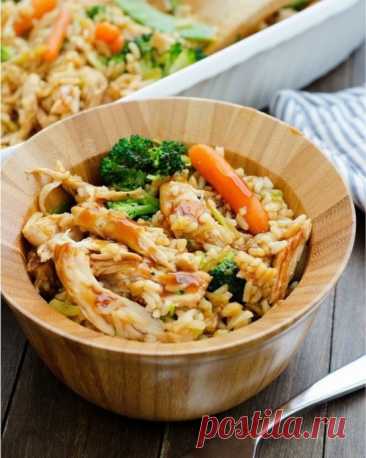 Курица терияки с овощами и рисом ⠀ Ингредиенты:⠀Куриные грудки — 450 гСоевый соус — 180 мл Вода — 120 мл Коричневый сахар — 65 г Мёд — 1 ст. л. Молотый имбирь — ¾ ч. л. Оливковое масло — 1 ч. л. Чеснок, измельчить — ½ ч. л. Кукурузный...