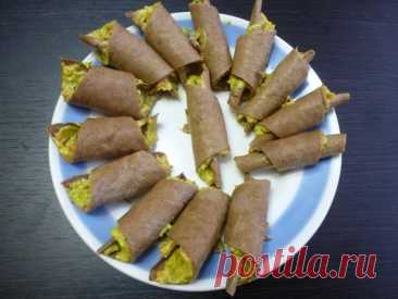 Закусочные рогалики из печени Ингредиенты:Печень (куриная) — 300 гМука — 5 ст. л.Молоко — 150 млЯйца — 1 шт.Приправы для курицы — 1 ч. л.Лук — 1 шт.Морковь — 1 шт.Петрушка — 3 веточкиМайонез — 2 ст. л.Сыр (творожный) — 50 гСоль — по вкусуПерец —...