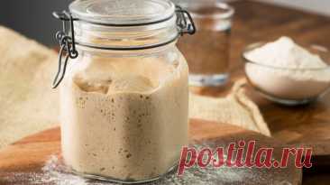 Lievito madre Ricetta Lievito madre: Il lievito madre è un impasto già fermentato che con il giusto contenuto di batteri lattici e la giusta acidità farà ottenere dei prodotti genuini.