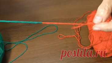 Как соединить две нитки без узла при вязании.