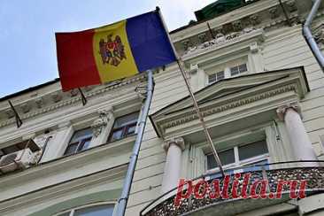 Молдавские суды начали отменять штрафы за ношение георгиевской ленты