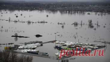 В Оренбурге рассказали, сколько домов покинула вода из разлившегося Урала. За прошедшие сутки, 10 апреля, вода ушла из 630 жилых домов и 706 приусадебных участков Оренбургской области. Об этом сообщает ТАСС со ссылкой на пресс-службу правительства региона. &quot;За сутки в Оренбургской области от воды ...