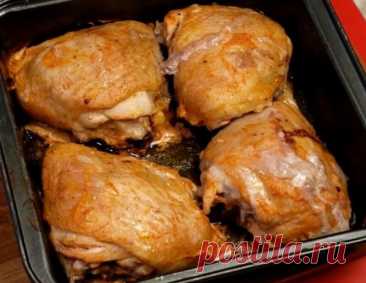 Курица в кефире рецепт в духовке Очень вкусное блюдо курица в кефире приготовленная в духовке. Рецепт очень простой и вкусных. Хрустящая золотистая корочка.