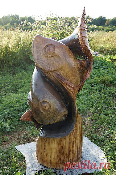 Деревянная скульптура "Рыбки". Материал ясень. Высота 130 см.