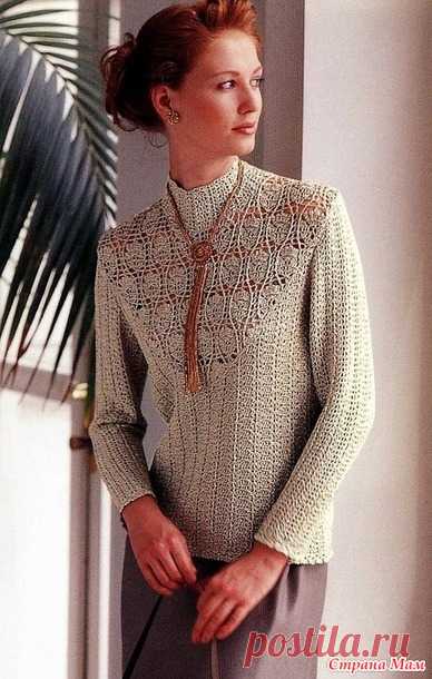 Ажурный свитер с красивой вставкой цветочным узором. Крючок.