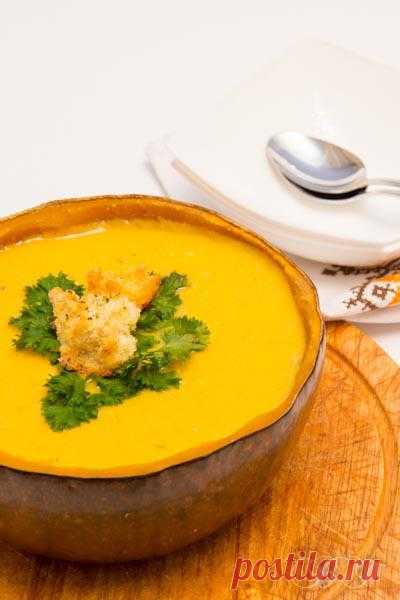 Супы: Суп тыквенно-сырный с крутонами