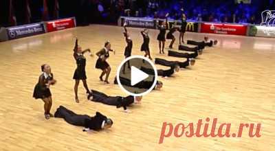 Великолепный микс из бальных танцев от пермского коллектива Dueteam – Фитнес для мозга