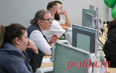 Сбербанк вернул россиянам более 2,4 млрд рублей через беседы с дропперами. "Невольные" дропперы пишут заявление, что деньги получены ошибочно, и банк может возвращать их обратно обманутому человеку, сообщили в пресс-службе Сбербанка