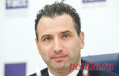 Роман Ротенберг: в школах "Красной машины" экипировка для детей бесплатная. Вице-президент ФХР отметил, что в хоккее самый дорогой инвентарь