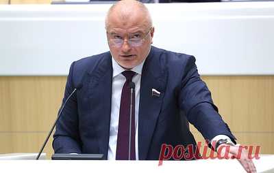 Клишас заявил, что борьба с применением пыток должна носить системный характер. Нужно не столько реформировать систему ФСИН, сколько создать в обществе атмосферу нетерпимости к любому незаконному применению насилия, считает глава комитета Совета Федерации по конституционному законодательству