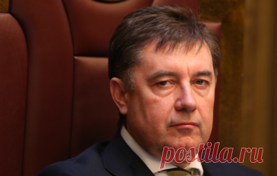 Экс-судья Момотов обвинил свидетеля по своему делу в предвзятости. По его словам, свидетель Новиков дважды судим, поэтому "зол на судебную систему"