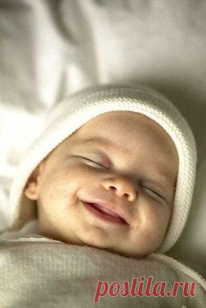 улыбка ребенка во сне