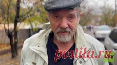 «Куражатся над русскими стариками»: депортированный из Латвии 74-летний пенсионер получил паспорт РФ. Власти Латвии депортировали в Россию 74-летнего пенсионера, не сдавшего тест на знание латышского языка. В РФ у Григория Еременко никого нет, ехать ему некуда. В России мужчине за один день оформили внутренний паспорт, а власти Псковской области уже пообещали помочь найти жильё и работу. Григорий прожил в Латвии больше 50 лет. Он не первый и, вероятно, далеко не последний русскоязычный…