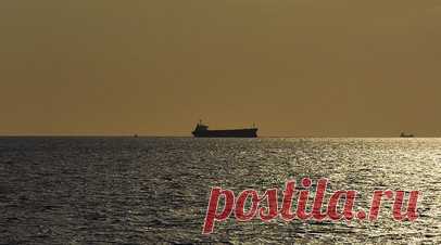 Хуситы заявили о ракетном ударе по американскому судну в Аденском заливе. Йеменские хуситы заявили, что нанесли ракетный удар по «американскому военному грузовому кораблю» в Аденском заливе, а также предупредили, что ответы на атаки США и Британии неизбежны. Читать далее