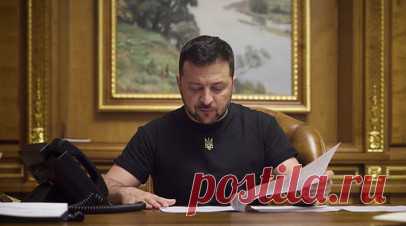 Аналитик Брайен: неудачи и ошибки Зеленского приведут к его свержению. Старший научный сотрудник Центра политики безопасности Стивен Брайен заявил, что многочисленные неудачи в ходе украинского контрнаступления и ошибки в решениях президента Украины Владимира Зеленского могут привести к расколу в стране и его свержению Читать далее