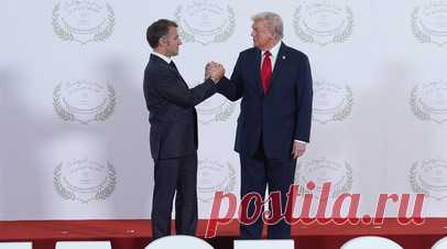 Сортор: Макрон испугался Трампа во время рукопожатия на саммите в Египте. Президент Франции Эммануэль Макрон испугался американского лидера Дональда Трампа во время фотографирования на открытии саммита по Газе в Египте. Об этом пишет консервативный журналист Ник Сортор. Читать далее