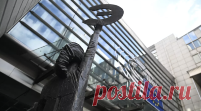 Депутат Ананских: вся экономика Европы находится в рецессии. Первый заместитель председателя комитета Госдумы по энергетике Игорь Ананских заявил в беседе с RT, что экономика Европы находится в рецессии, а одним из путей решения проблемы является возвращение к российским энергоносителям. Читать далее