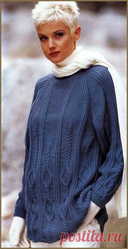 Синий узорчатый пуловер спицами