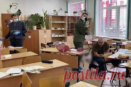 Раскрыта причина отключения рамок металлоискателя в брянской школе. Стало известно, почему в брянской школе в день стрельбы, 7 декабря, не работали рамки металлоискателя. Их отключили, поскольку в этот день в учебном заведении собирались повесить гирлянды и не хотели нештатного срабатывания. Обычно, по словам сотрудников школы, рамки работают.