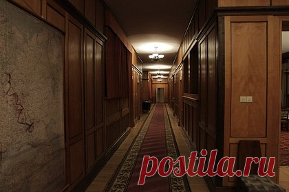 Названа стартовая цена выставленной на продажу бывшей дачи Сталина. Риелтор, эксперт по недвижимости Наталья Перескокова высказалась о возможной цене выставленной на аукцион дачи советского лидера Иосифа Сталина. Специалист отметила, что стоимость, вероятно, составит несколько миллиардов рублей, а сам объект впоследствии будет отреставрирован и открыт для общего пользования.