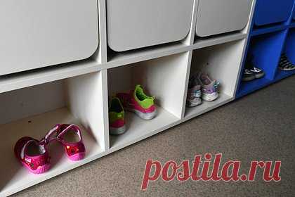 В российском городе на территории детсада нашли мертвую девочку. В Тобольске Тюменской области на территории детского сада во время утренней прогулки нашли тело двухлетней воспитанницы. Труп девочки находился в игровом домике. Следователи в ходе осмотра тела девочки телесных повреждений не выявили. По факту происшествия возбудили уголовное дело.