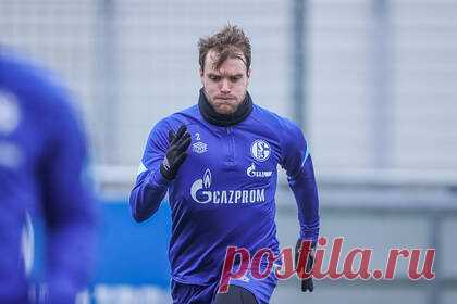 Немецкий футбольный клуб решил отказаться от логотипа «Газпрома» на форме. Немецкий футбольный клуб «Шальке» решил, что откажется от использования логотипа «Газпрома» на игровой форме ввиду «событий последних дней», следует из сообщения на сайте команды. Российская компания, как указывается, выступает основным спонсором клуба. Теперь логотип уберут, а на форму нанесут надпись «Шальке 04».