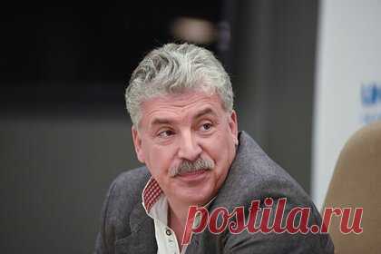 Из-за бывшей жены Грудинина исключат из списка кандидатов КПРФ на выборы. Одного из лидеров федерального списка КПРФ, директора ЗАО «Совхоз имени Ленина» Павла Грудинина решили исключить из списка кандидатов партии на предстоящих выборах в Госдуму. Сообщение поступило на фоне скандала, спровоцированного письмом бывшей жены Грудинина, — у политика якобы есть иностранный офшорный счет.