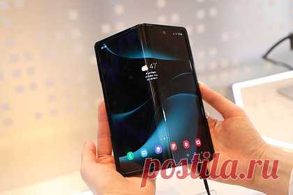 Samsung представила сгибающийся в обе стороны дисплей. Samsung представила дисплей нового поколения для складных смартфонов. Прототип передней панели Flex In & Out выпустила Samsung Display — дочернее предприятие Samsung Electronics. Отличительной особенностью дисплея является его конструкция, которая позволяет экрану сгибаться в обе стороны.