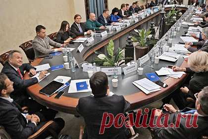 Российским компаниям разрешили платить налоги по-новому. Компаниям и индивидуальным предпринимателям, работающим в России, разрешили использовать новый порядок уплаты налогов, а также взносов, сборов, пеней, штрафов и процентов. Речь идет едином налоговом платеже, к которому организации смогут прибегнуть при перечислении средств в бюджет с 1 июля по 31 декабря.