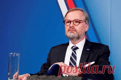 Президент Чехии назначил нового премьера. Президент Чехии Милош Земан назначил нового главу правительства страны. Им стал Петр Фиала, лидер либеральной коалиции «Вместе», которая выиграла парламентские выборы 8-9 октября. Во время церемонии его отделили от остальных участников специальной стеной. Все присутствующие находились в респираторах.