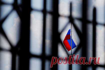 Россия назвала заявления США «переворачиванием фактов с ног на голову». Посольство РФ в Вашингтоне назвало заявление представителей американской администрации о вызванном Россией кризисе безопасности «переворачиванием фактов». Там также процитировали заявление первого замгоссекретаря Уэнди Шерман о том, что необходим ответ на «созданный Россией кризис безопасности».