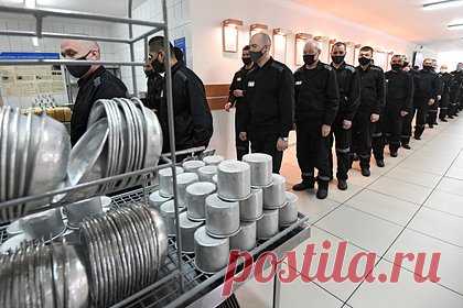 Российского заключенного заподозрили в организации массовой голодовки в СИЗО. В Башкирии сторонника запрещенного в России экстремистского движения АУЕ заподозрили в организации массовой голодовки в СИЗО. По версии следствия, в июне 2022 года мужчина организовал в изоляторе запрещенную ячейку, пропагандировал криминальную идеологию и вовлек в экстремистскую деятельность следственно-арестованных.