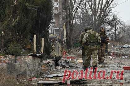 Бойцы ЧВК «Вагнер» прорвали оборону ВСУ под Артемовском. Бойцы частной военной компании (ЧВК) «Вагнер» прорвали оборону Вооруженных сил Украины (ВСУ) в Берховке под Артемовском (украинское название — Бахмут). Российские военные заняли северную часть Берховки, что позволяет зайти в тыл украинской армии и отрезать его отход из Берховки и Дубово-Васильевки в Артемовск.