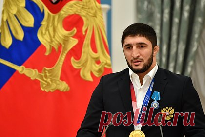 Российскому борцу-чемпиону отказали во въезде в Румынию. Двукратному олимпийскому чемпиону Абдулрашиду Садулаеву отказали во въезде в Румынию в аэропорту Бухареста. Об этом сообщил глава Федерации спортивной борьбы России (ФСБР) Михаил Мамиашвили. По словам функционера, пограничники усомнились в подлинности визы 27-летнего россиянина.