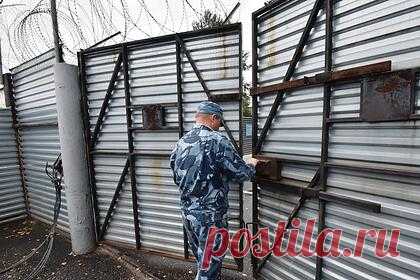 Из российской колонии сбежал неоднократно судимый заключенный. В Новосибирской области из колонии-поселения строгого режима №8 сбежал неоднократно судимый 33-летний житель Новосибирска Алексей Алексеев. В ГУФСИН отметили, что преступник может носить гражданскую одежду и иметь при себе деньги. В 2012 году Алексеев дважды привлекался к ответственности за кражи.