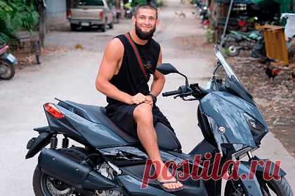 Чимаев рассказал о своей цели в UFC. Шведский боец смешанного стиля (MMA) Хамзат Чимаев рассказал о своей цели в Абсолютном бойцовском чемпионате (UFC). Он заявил, что хочет стать лучшим и не планирует оставаться обычным парнем, который выиграл один пояс. «Я хочу два или три пояса. Посмотрим, смогу ли я это сделать», — отметил Чимаев.