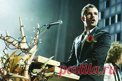 Группа The Killers извинилась за слова о братстве с русскими. Группа The Killers извинилась после протеста грузинских фанатов из-за приглашенного на сцену российского барабанщика и слов о братстве с русскими. Музыканты заявили, что «не хотели никого расстраивать». На концерте фронтмен пригласил на сцену барабанщика из России. После этого некоторые зрители покинули выступление.