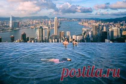 Популярный азиатский город начал привлекать туристов бесплатными авиабилетами. Власти Гонконга начали привлекать иностранных путешественников в регион, анонсировав раздачу бесплатных авиабилетов. Так, чтобы вернуть туристов в популярный азиатский город после снятия всех ковидных ограничений, местное правительство в 2023 году разыграет 500 тысяч проездных документов.