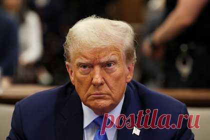 Трамп отверг приглашение Зеленского приехать в Киев. Бывший президент США Дональд Трамп отверг предложение украинского лидера Владимира Зеленского приехать в Киев. Он пояснил, что поскольку с Зеленским работает администрация действующего главы Белого дома Джо Байдена, то его визит может спровоцировать конфликт интересов.