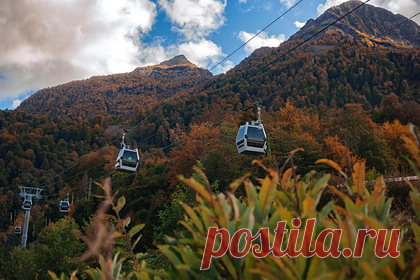 В Сочи начался осенний сезон наблюдения за птицами. На курорте Красная Поляна в Сочи начался сезон наблюдения за осенней миграцией птиц. Об этом сообщает пресс-служба горного комплекса. Отмечается, что с высокогорных панорамных смотровых площадок посетители курорта могут увидеть миграцию птиц, которые улетают через Кавказский хребет на зимовку в страны Азии.