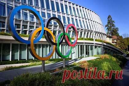 МОК оставил в силе санкции против российских спортсменов. МОК оставил в силе все санкции против российских спортсменов. «Так как в настоящее время мы не можем выполнять нашу гуманитарную миссию по объединению спортивного мира, мы были вынуждены рекомендовать неучастие атлетов только из-за их национальности», — заявил директор по коммуникациям МОК Марк Адамс.