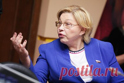В Госдуме предложили дать уезжавшим из России артистам шанс исправиться. Уезжавшим из России артистам нужно дать шанс исправиться, например, они могут отправиться в зону проведения специальной военной операции, заявила первый зампред Комитета Госдумы по культуре Елена Драпеко. По мнению Драпенко, такая поездка может изменить их мнение о спецоперации.