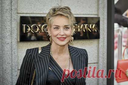 Шэрон Стоун объяснила свою любовь к фото в бикини и раскрыла отношение к ботоксу. Американская актриса Шэрон Стоун стала героиней нового номера арабской версии журнала Vogue и дала интервью, в котором рассказала о любви к фото в бикини и об омолаживающих процедурах. Она отметила, что она с гордостью принимает свое старение и отказалась от применения ботокса из-за перенесенного инсульта.