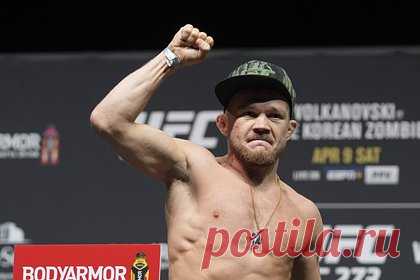Петр Ян показал подготовку перед следующим боем в UFC. Российский боец смешанного стиля Петр Ян показал подготовку перед следующим боем в Абсолютном бойцовском чемпионате (UFC). Он выполнил разные упражнения, в том числе отрабатывал удары ногами. В одном из эпизодов видно, что Ян проводил спарринг в октагоне на голых кулаках.