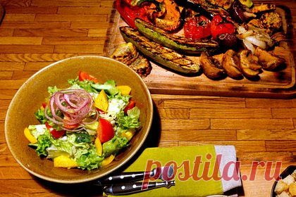 Россиянам назвали способы питаться сбалансированно во время поста. Диетолог-консультант Алексей Кабанов рассказал, как правильно питаться в пост. Он отметил, что пища в этот период должна быть не только полезной и сбалансированной, но и разнообразной. По его словам, следует отдавать предпочтение сложным углеводам и полезным маслам — льняному, рапсовому, оливковому.