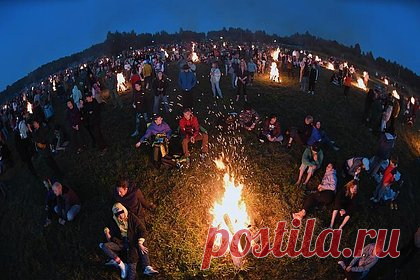 Объявлены участники новой программы фестиваля «Архстояние». Организаторы Международного фестиваля ландшафтных объектов «Архстояние»-2023, который состоится в арт-парке Никола-Ленивец с 28 по 30 июля, объявили участников новой программы институциоинальных кэмпов. В рамках нее самые заметные институции России смогут показать свои арт-проекты и стать соавторами мероприятия.