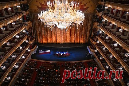 Ведущих артистов балета Большого театра отстранили от выступлений. Ведущих артистов балета Большого театра отстранили от выступлений из-за несогласованных гастролей. Утверждается, что управляющий балетной труппой Махар Вазиев оказался недоволен тем, что десять танцоров отправились в Узбекистан, получив приглашение от министерства культуры Ташкента.