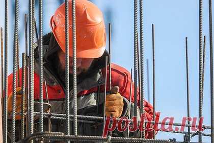 В России нашли способ строить дома быстрее. Минстрой России нашел способ сделать строительство домов более быстрым — в процессе будут применять стальные конструкции, тем самым увеличив потребление металла в отрасли. Об этом сообщают «Известия». Ведомство утвердило дорожную карту по совершенствованию техрегулирования в строительстве на 2023-2026 годы.