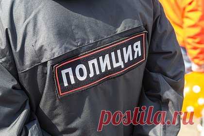 Прокуратура начала проверку из-за попавшего в толпу людей фейерверка в Туве. Прокуратура столицы Тувы Кызыла организовала проверку после того, как на праздновании Дня города запущенный фейерверк попал в толпу людей. Об этом говорится в сообщении, опубликованном в Telegram-канале ведомства. Ранее стало известно, что в результате произошедшего пострадало трое несовершеннолетних.