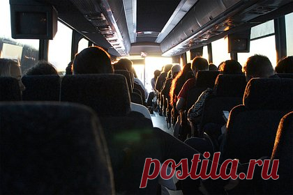 Названа дата первого автобусного рейса из России в Финляндию. Первый автобусный рейс из России в Финляндию после открытия контрольно-пропускных пунктов (КПП) состоится 13 декабря. Такую дату назвали представители одной из компаний-перевозчиков. Уточняется, что автобус отправится из Санкт-Петербурга в Хельсинки в 23:30 по московскому времени.
